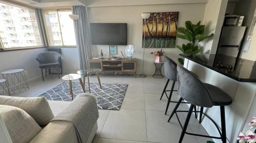 Three Anchor Bay Apartment | Centurion 207 Luxury Sea Point one bedroom apartment with access to magnificent pool Perfect location by Super Host Melvyn
