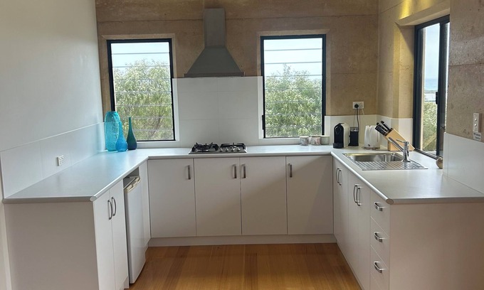 Gnarabup Apartment | Cevue Sunsets is a beautiful apartment with breathtaking ocean views.