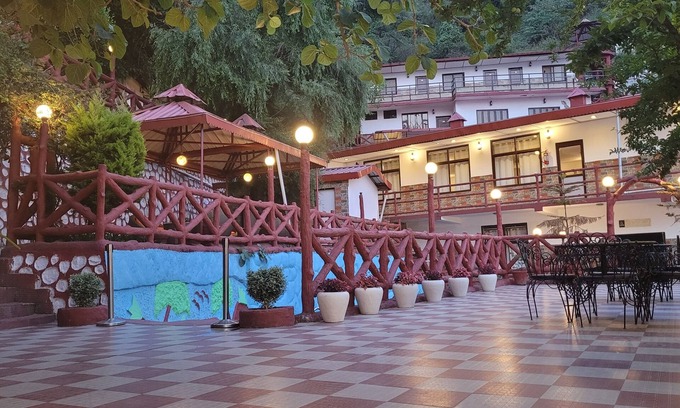 Mussoorie Resort | Ceyone Classic Fall Resort