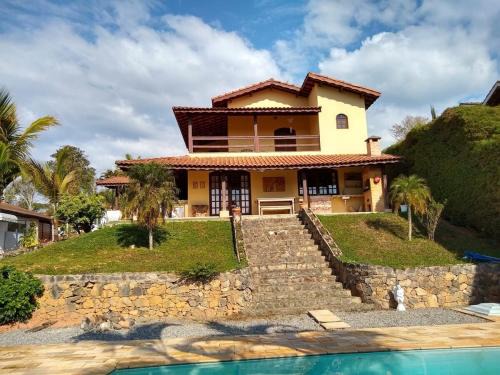 Alpes D Ouro House | Chácara do Nari - Casa com Piscina em Condomínio Fechado