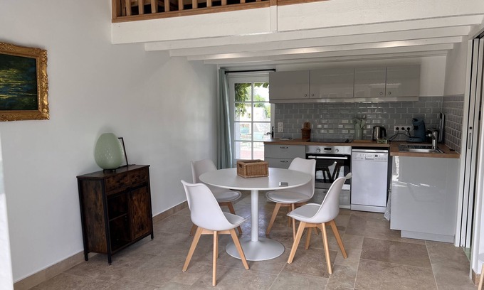 Saint-Just-Luzac House | Château de Feusse : Logis Agave 7