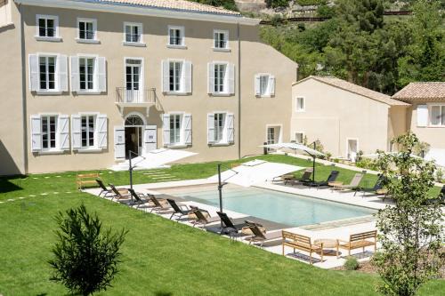 Villeneuve-les-Avignon Apartment | Château de l'insolas