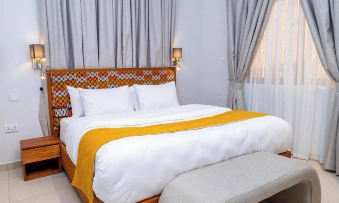 Labadi Apartment | Château NaNa Willine Deluxe Double Room J