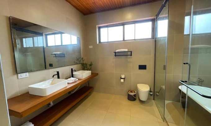 Labadi Apartment | Château NaNa Willine Deluxe Double Room K