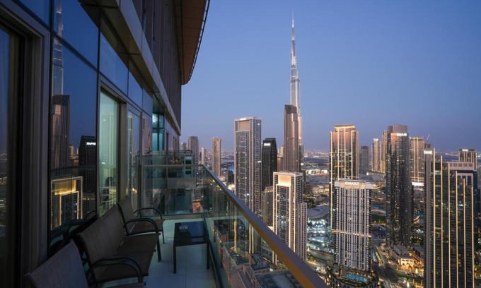 Downtown Dubai Apartment | CH - 2BR Paramount - Top Floor Burj View