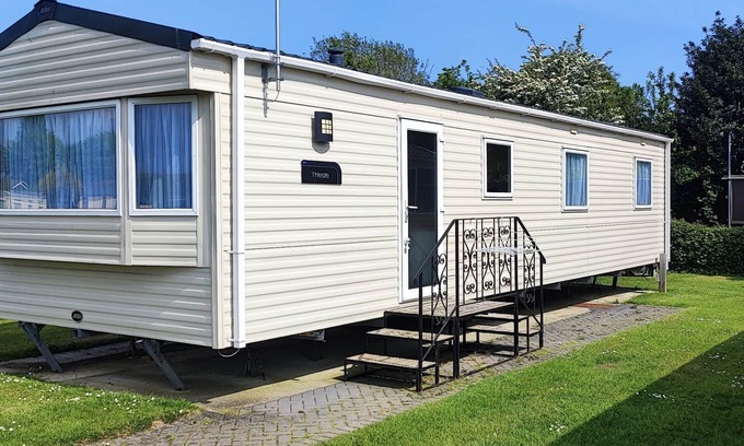 Aldwick House | Chaffinch - 6 berth caravan at Copthorne Caravans