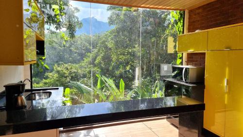 Penedo Cabin | Chalé 10 com cozinha próx ao centro