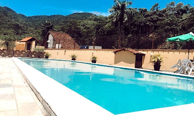 Caraguatatuba Ski Chalet | CHALÉ aconchegante c/PISCINA. Região SUPER arborizada