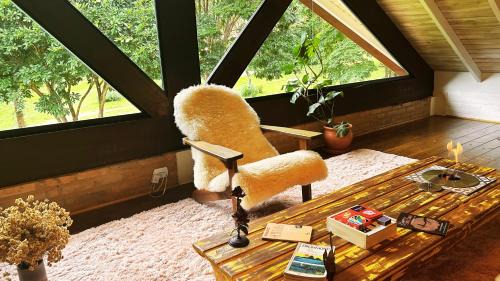 Cunha Ski Chalet | Chalé Hortênsia com roupas de cama e banho internet de alta velocidade smart tv lareiras decks jardim cozinha equipada estacionamento privativo floresta relaxamento descanso e silêncio no campo