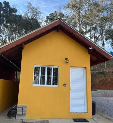 Extrema Cabin | Chalés do vale Extrema amarelo