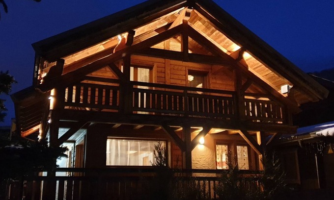 Saint-Chaffrey Ski Chalet | Chalet Le Chamois at the foot of the slopes
