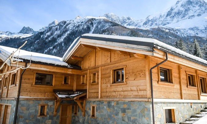 Chamonix-Mont-Blanc Ski Chalet | Chal'Heureux + ANNEXE - 18 guests in 8 bedrooms ultimate comfort and elegance