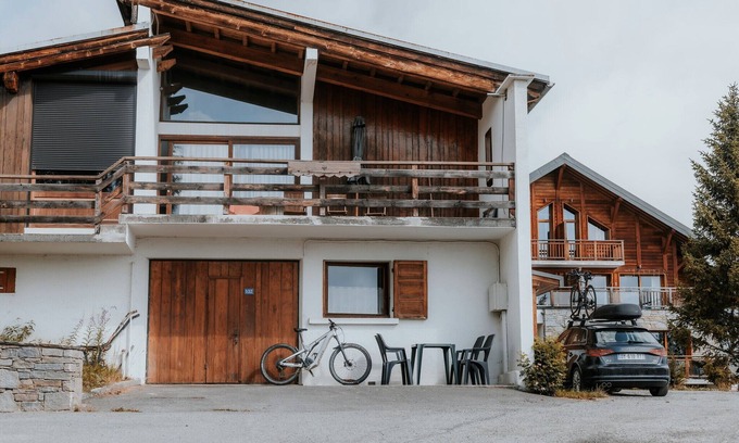 La Toussuire Ski Chalet | Chalet 'Jean Pierre Skilodge' with Mountain View, Shared Garden and Wi-Fi