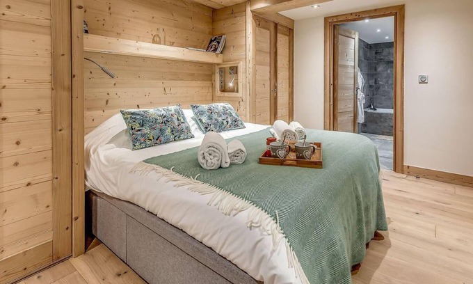 Les Brevieres Ski Chalet | Chalet, 200m from ski slopes, sauna, terrace, balcony, tv, ski locker, 250m², Tignes