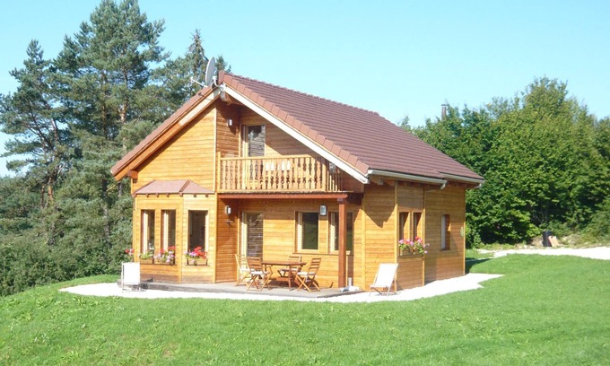 Doucier Ski Chalet | Chalet 4* 300 metres from Lac de Chalain, a balance between nature and comfort