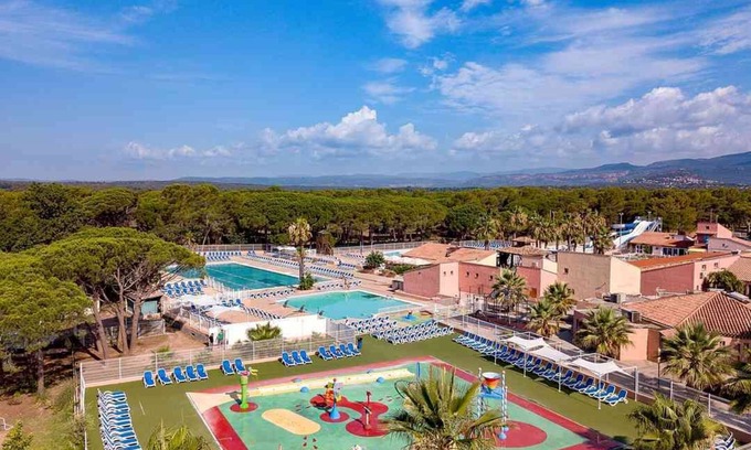 Puget-sur-Argens Ski Chalet | Chalet 6/8 sleeps in Camping Oasis 5
