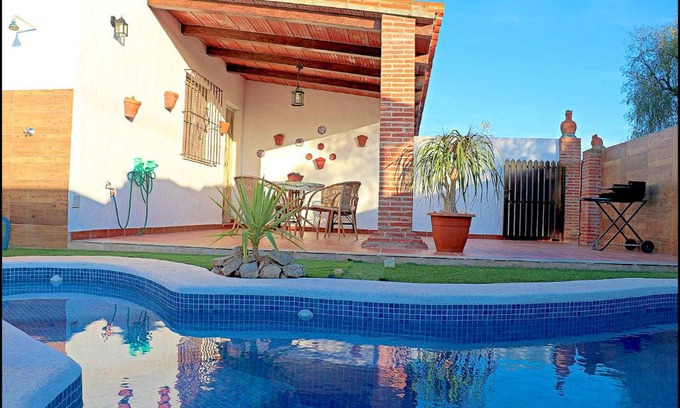 Conil de la Frontera Ski Chalet | Chalet acogedor con piscina