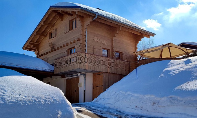 Le Praz de Lys Ski Chalet | Chalet 'Aiglon' with Mountain View, Private Terrace and Wi-Fi
