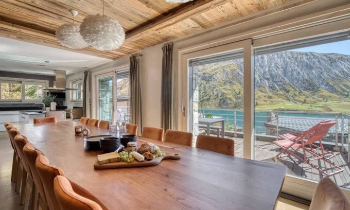 Tignes le Lac Ski Chalet | Chalet Ancolie – Elegance and Breathtaking Views in Tignes