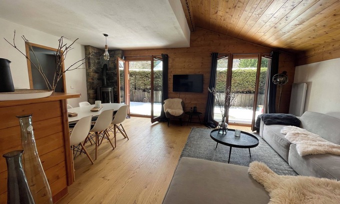 Les Praz-de-Chamonix Apartment | Chalet Apartment With Garden and Free Parking, Opposite ski Lift and Golf Course