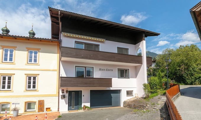 Hopfgarten Markt Ski Chalet | Chalet Stitzgassl in the centre of Hopfgarten with sauna