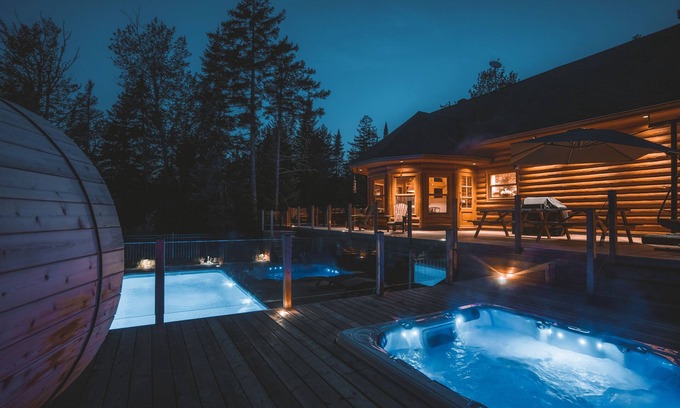 Fiddler Lake Resort House | Chalet Blue Jay Spa at Fiddler's Lake