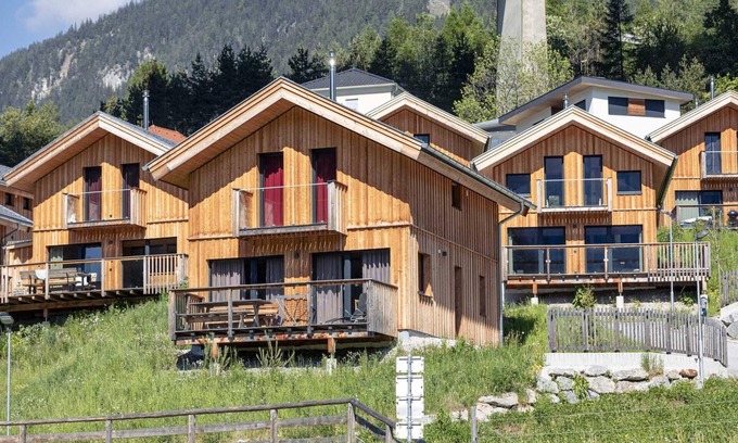 Steinach am Brenner Ski Chalet | Chalet by the ski lift with balcony and sauna