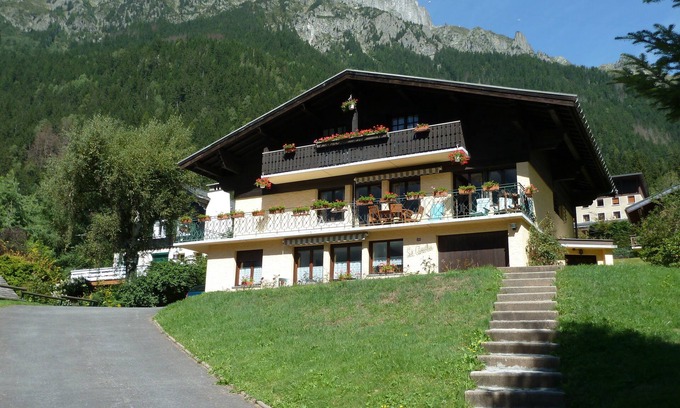 Chamonix-Mont-Blanc Apartment | Chalet Camélia: chalet apartment facing Mont Blanc in Chamonix Mont-Blanc