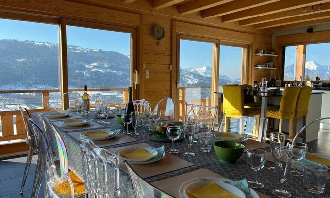 Verchaix Ski Chalet | Chalet Célestine with Sauna and View on the Valley
