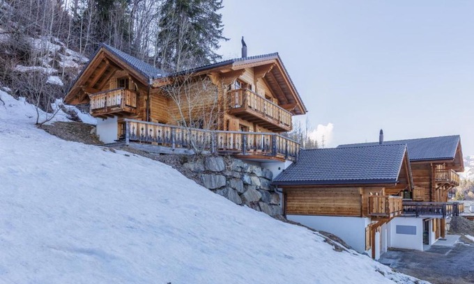 La Tzoumaz Ski Chalet | Chalet Coucou Luxury 10 pax Chalet with incredible views and garage