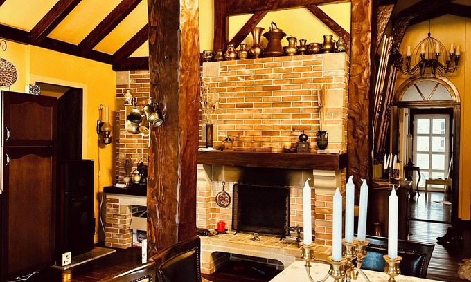 Dobreni Cabin | Chalet d’Argent 3-bedroom cabin in lovely Dobreni with a magic garden and pool