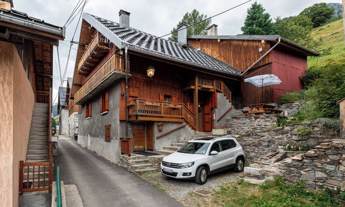 Celliers Ski Chalet | Chalet 'De Charme À La Montagne' with Mountain View, Private Terrace and Wi-Fi