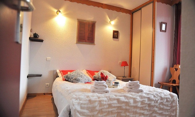 Feissons-sur-Salins Cottage | CHALET DE LA YODINE - GITE 27 PEOPLE IN SAVOIE - TARENTAISE VANOISE Bedroom 6