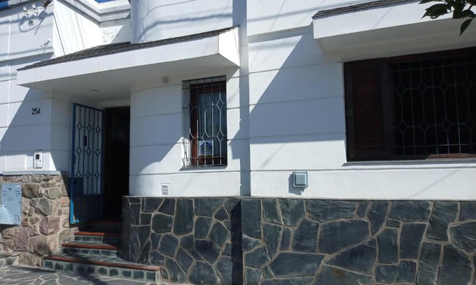 San Salvador de Jujuy House | Chalet del Rosedal