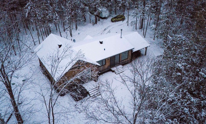 Mansonville Ski Chalet | Chalet Deschamps | spa | dog friendly