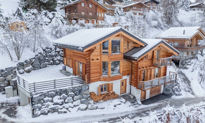 Nendaz Ski Chalet | Chalet Enchanteur sauna, jacuzzi, 13pax