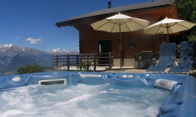Saint-Pierre-de-Clages Ski Chalet | Chalet Etoile- superb view- with jacuzzi, walking distance village