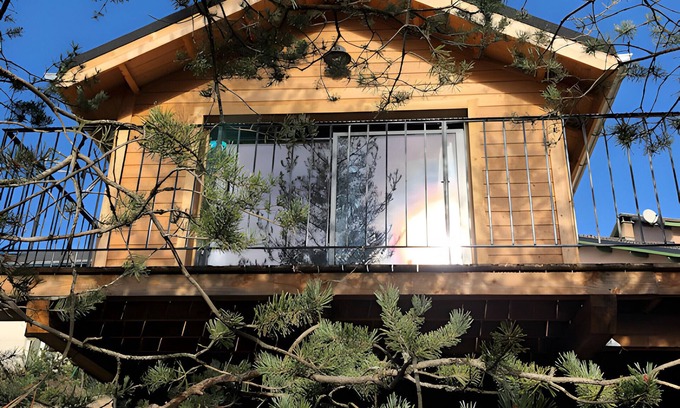 Saint-Jean-Saint-Nicolas Ski Chalet | Chalet 'Mini Samsara' with Mountain View, Balcony and Wi-Fi