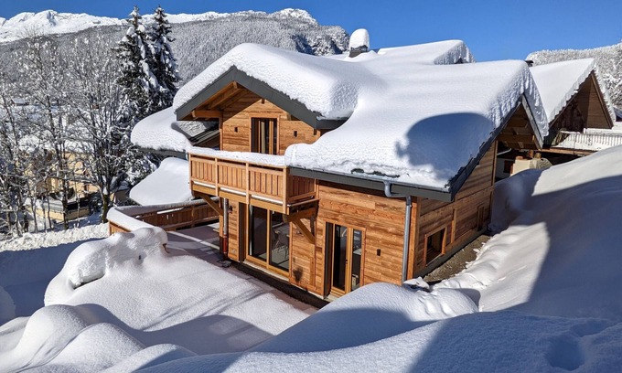 Saint-Jean-de-Sixt Ski Chalet | Chalet 'Friwi' with Mountain View, Private Terrace and Wi-Fi