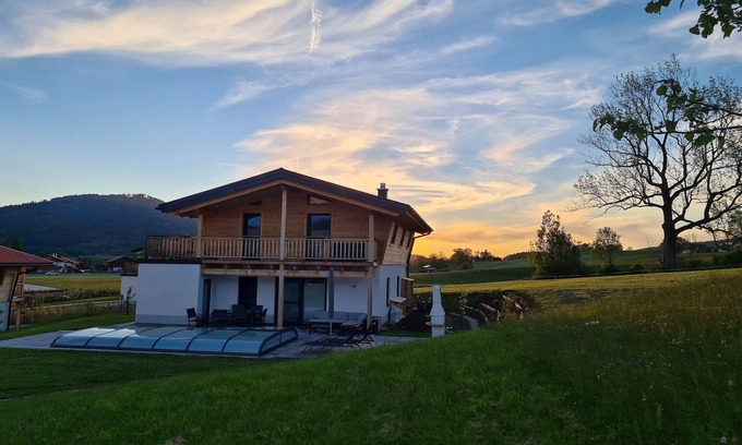Inzell Ski Chalet | Chalet Gamsknogel mit privatem Pool und Whirlpool