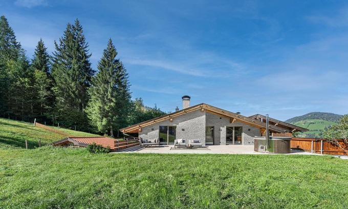 Hopfgarten im Brixental Ski Chalet | Chalet in Niederau