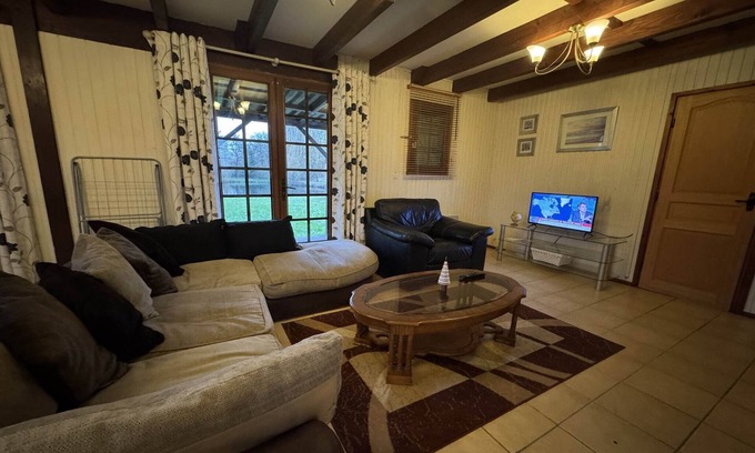 Aubigne-Racan Ski Chalet | Chalet in Aubigné-Racan with Pool & Garden