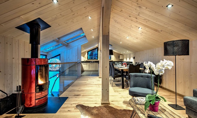 Chamonix City Centre Ski Chalet | Chalet in Chamonix centre, 3 bedrooms ensuite, sleeps 6, view Mont Blanc