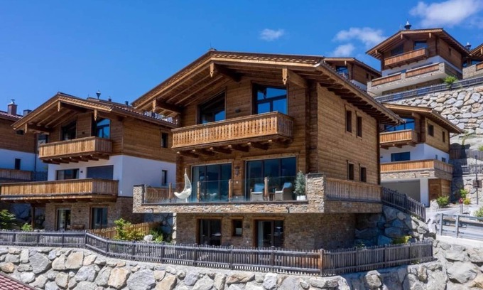 Schonbach Ski Chalet | Chalet in Neukirchen with Ski-In Access