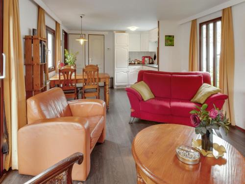 Stegeren Ski Chalet | Chalet in Stegeren with Pool and Gardens