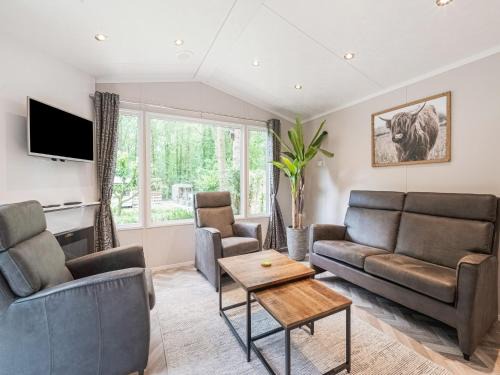 Vledder House | chalet in the woods with pool, cleaning included