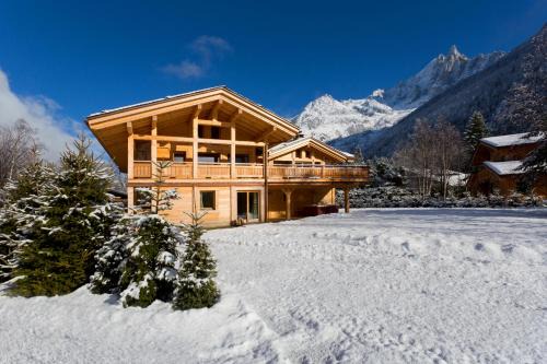 Les Praz-de-Chamonix Ski Chalet | Chalet Isabelle Mountain lodge 5 star 5 bedroom en suite sauna jacuzzi