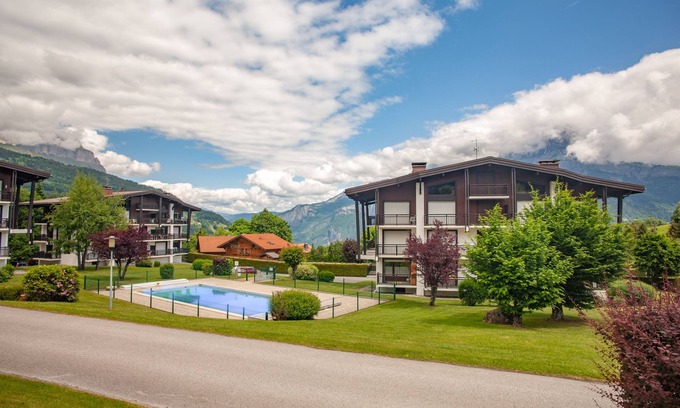 Sallanches Ski Chalet | Chalet l'Onyx, view on the Mont Blanc, next to the village of Cordon, swimming pool in the residence