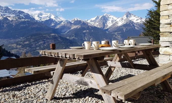 Valfrejus Ski Chalet | Chalet la buissonnière 4* individual chalet rental