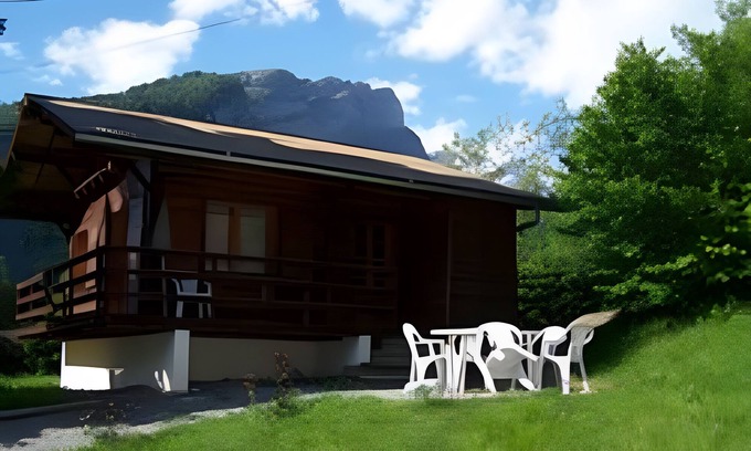 Sixt-Fer-a-Cheval Ski Chalet | Chalet 'Le Flocon' with Mountain View, Shared Terrace and Wi-Fi